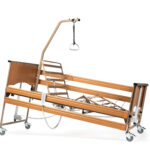 Club Vario - 3Q Anti-Trendelenburg with monkey pole backrest and legrest up - no panels